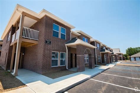 The Ethans <b>Apartments</b> in Kansas City, located north of the river at Highway 169 and Barry Road, offers 52 rolling acres of natural beauty. . Apartments for rent no credit